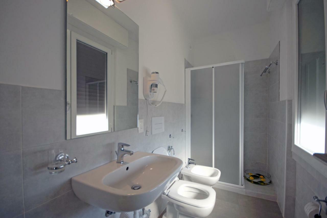 Hotel Lorena Toscolano-Maderno Kültér fotó